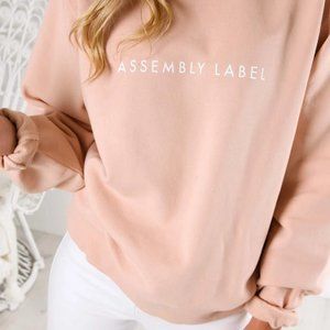 ASSEMBLY LABEL FLEECE SWEATSHIRT in Rosewater